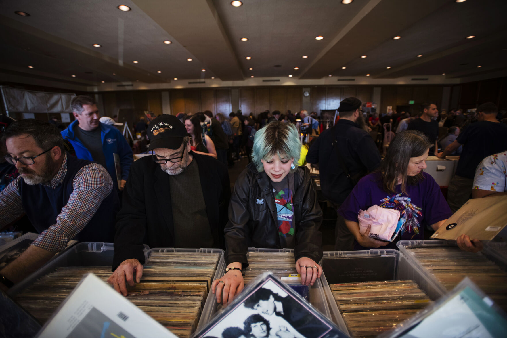 040322-news-recordshow 00.jpg